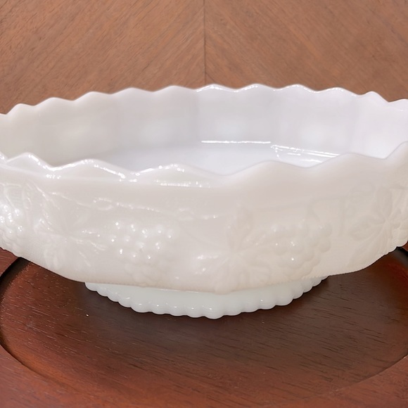 Vintage Anchor Hocking - Fire-King - Milk Glass - Grape Vine Pedestal Bowl - Picture 4 of 7